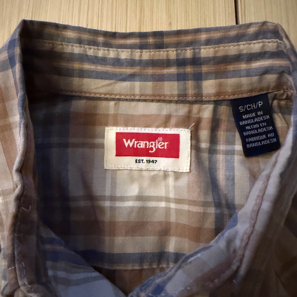 2 Wrangler Tan and Blue Checkered Shirt/Rust and Tan. Price is for both shirts - Picture 5 of 8